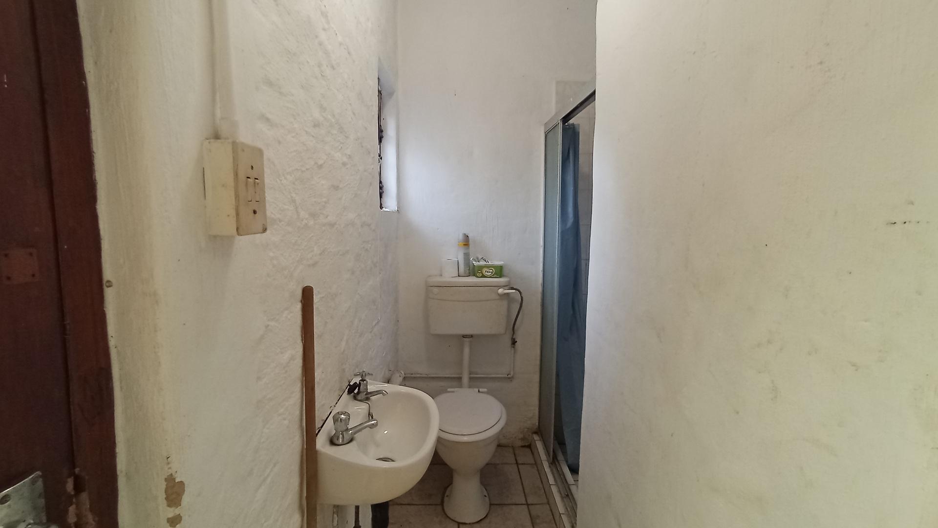 Bathroom 3+ - 5 square meters of property in Woodside