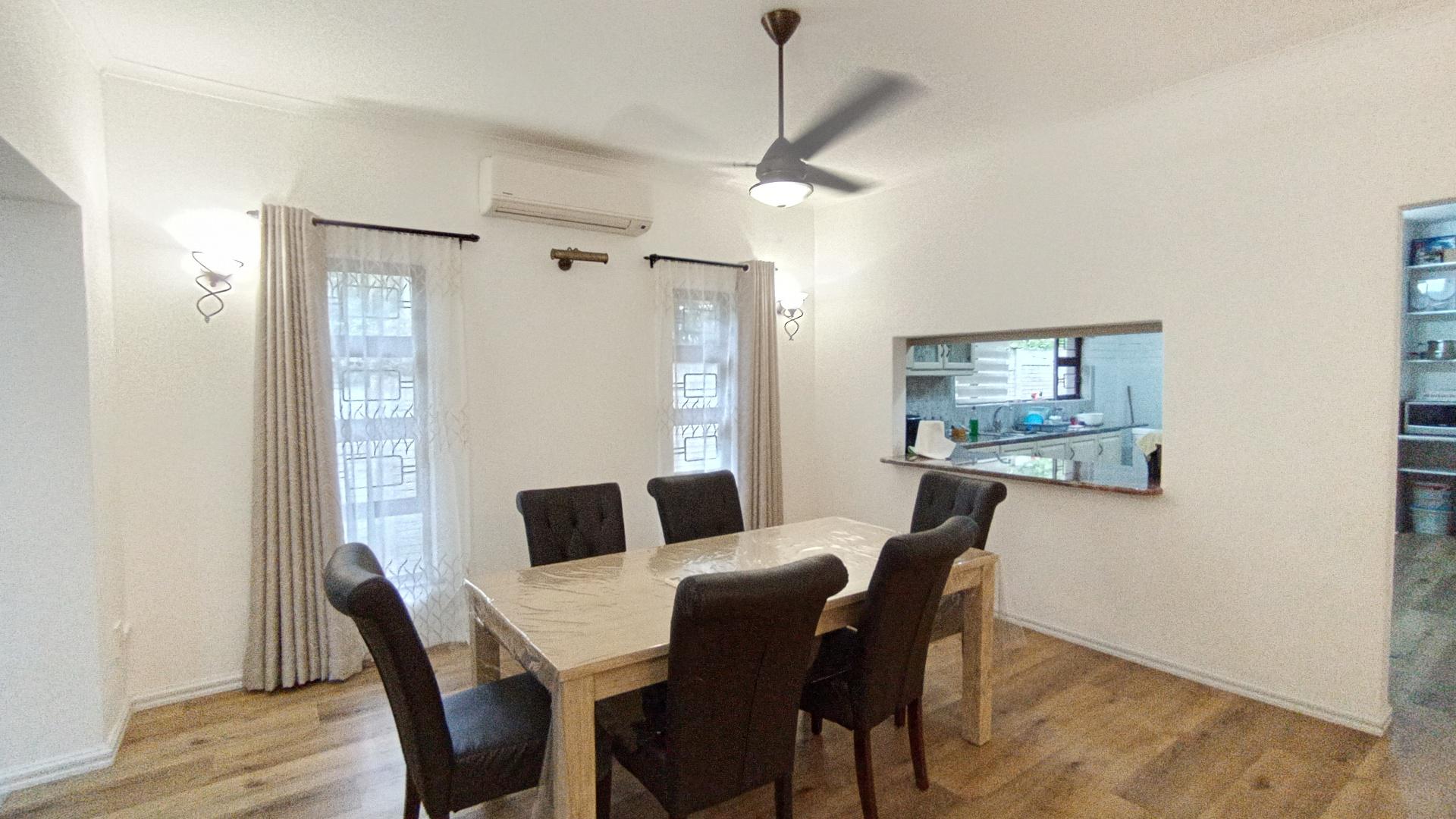 Dining Room - 22 square meters of property in Woodside