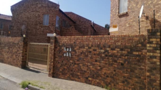 SA Home Loans Sale in Execution 3 Bedroom Sectional Title for Sale in Gillview - MR658371