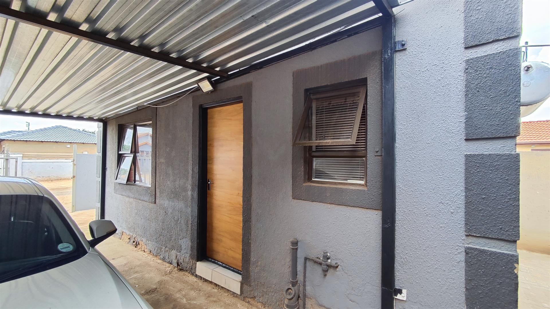 Flatlet of property in Klippoortjie AH
