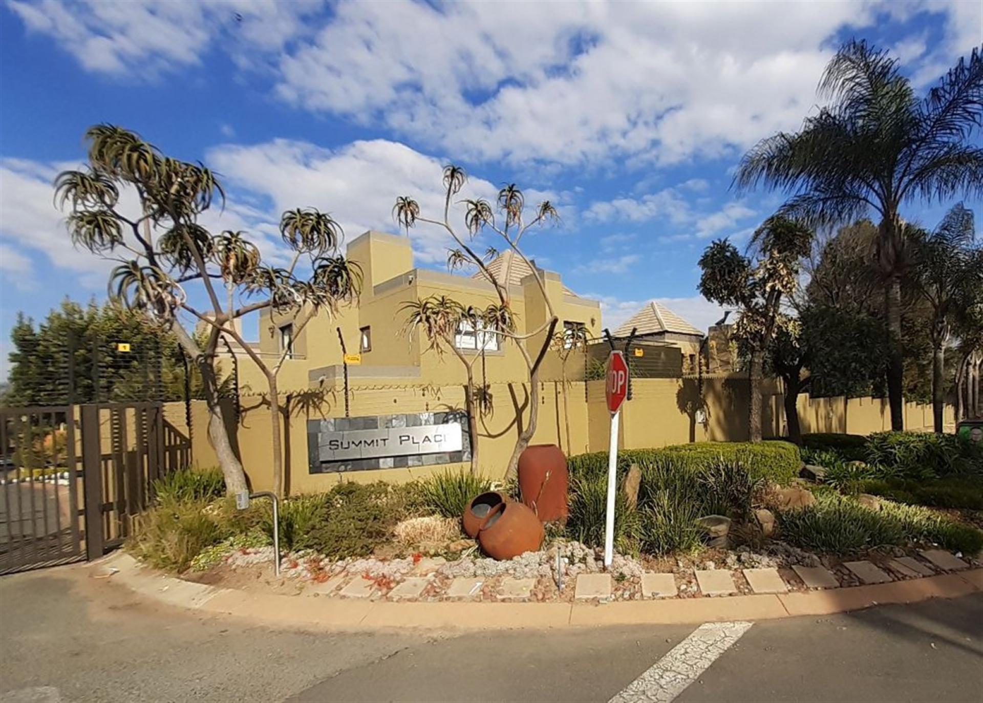 Front View of property in Halfway House