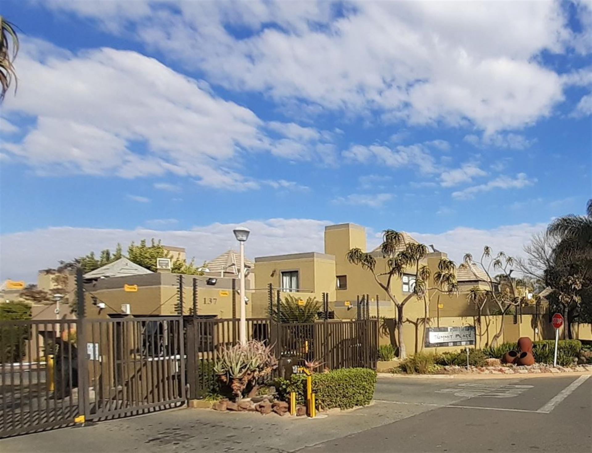 Front View of property in Halfway House