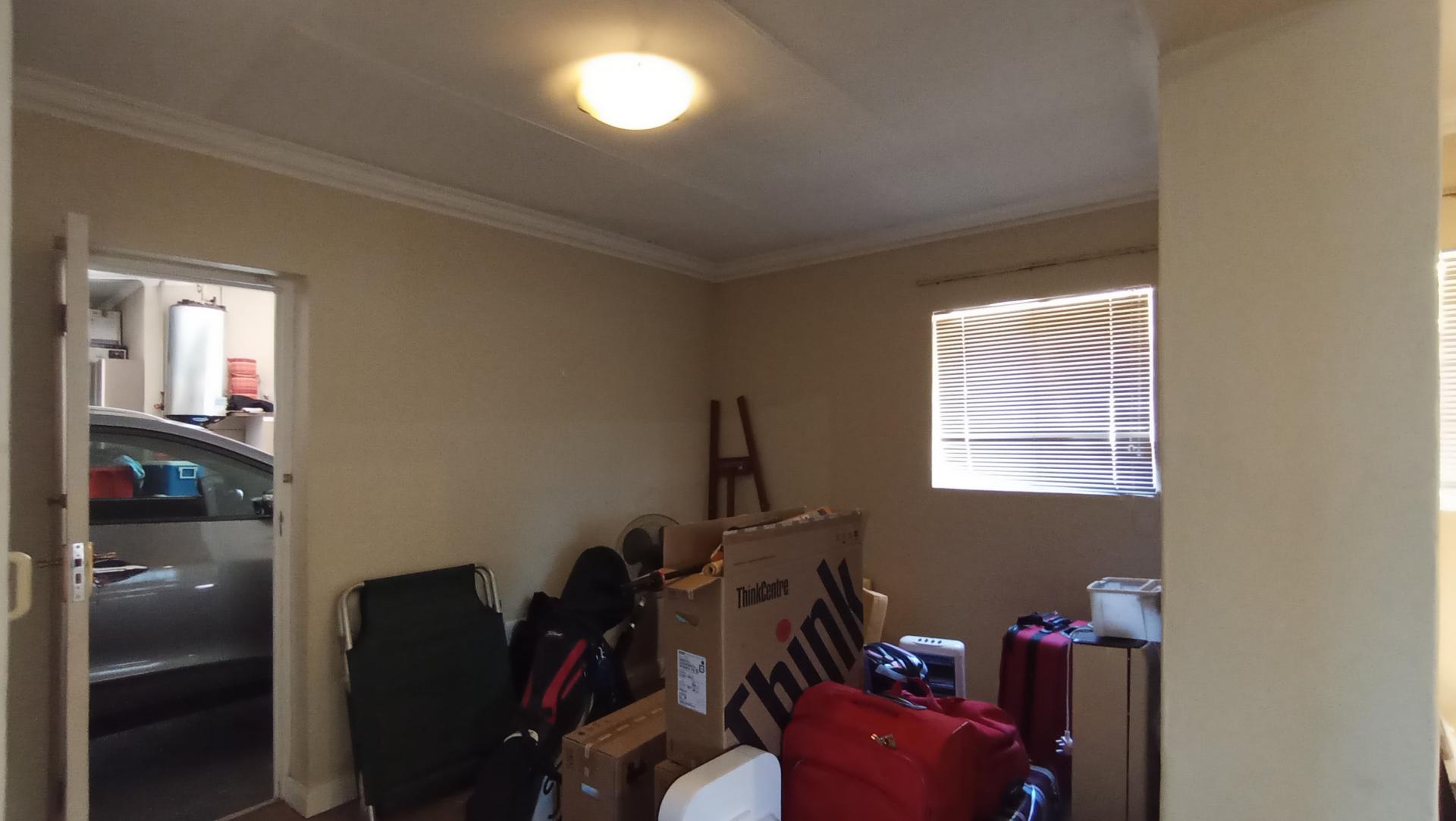 Bed Room 1 - 38 square meters of property in Edenburg - Jhb