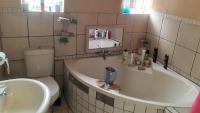 Bathroom 2 of property in Delportshoop
