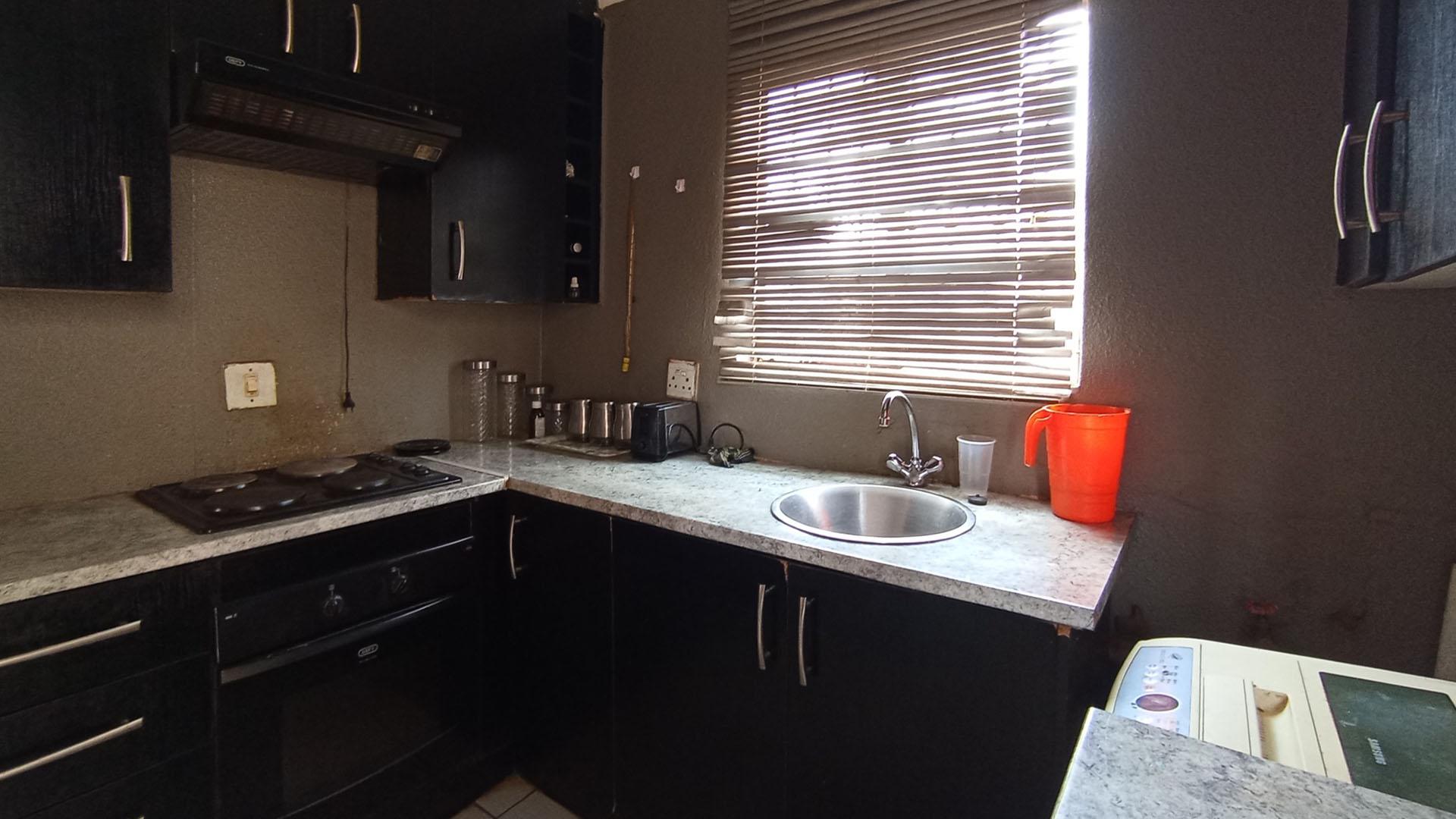 Kitchen - 7 square meters of property in Soshanguve