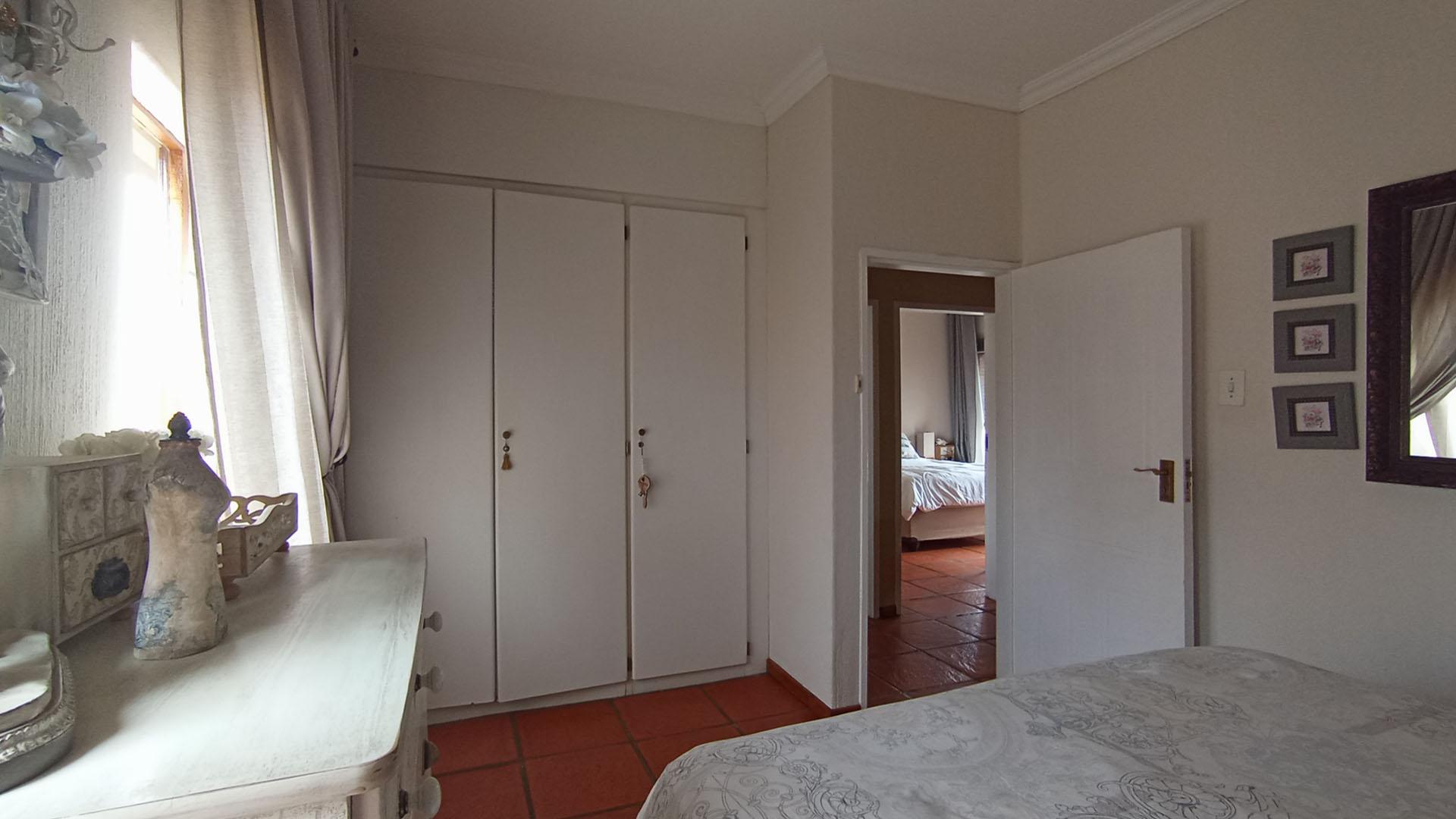Bed Room 2 - 11 square meters of property in Eldoraigne