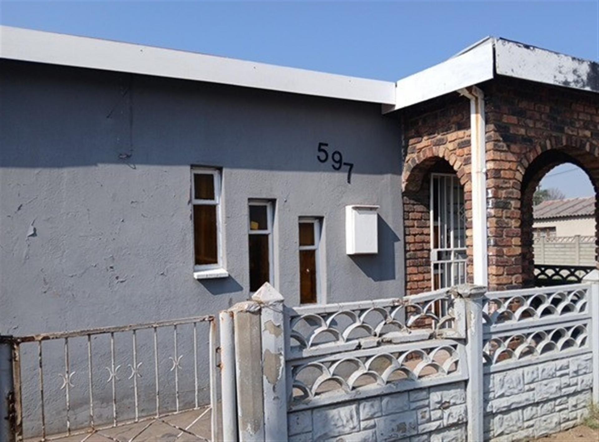 Front View of property in Zamdela
