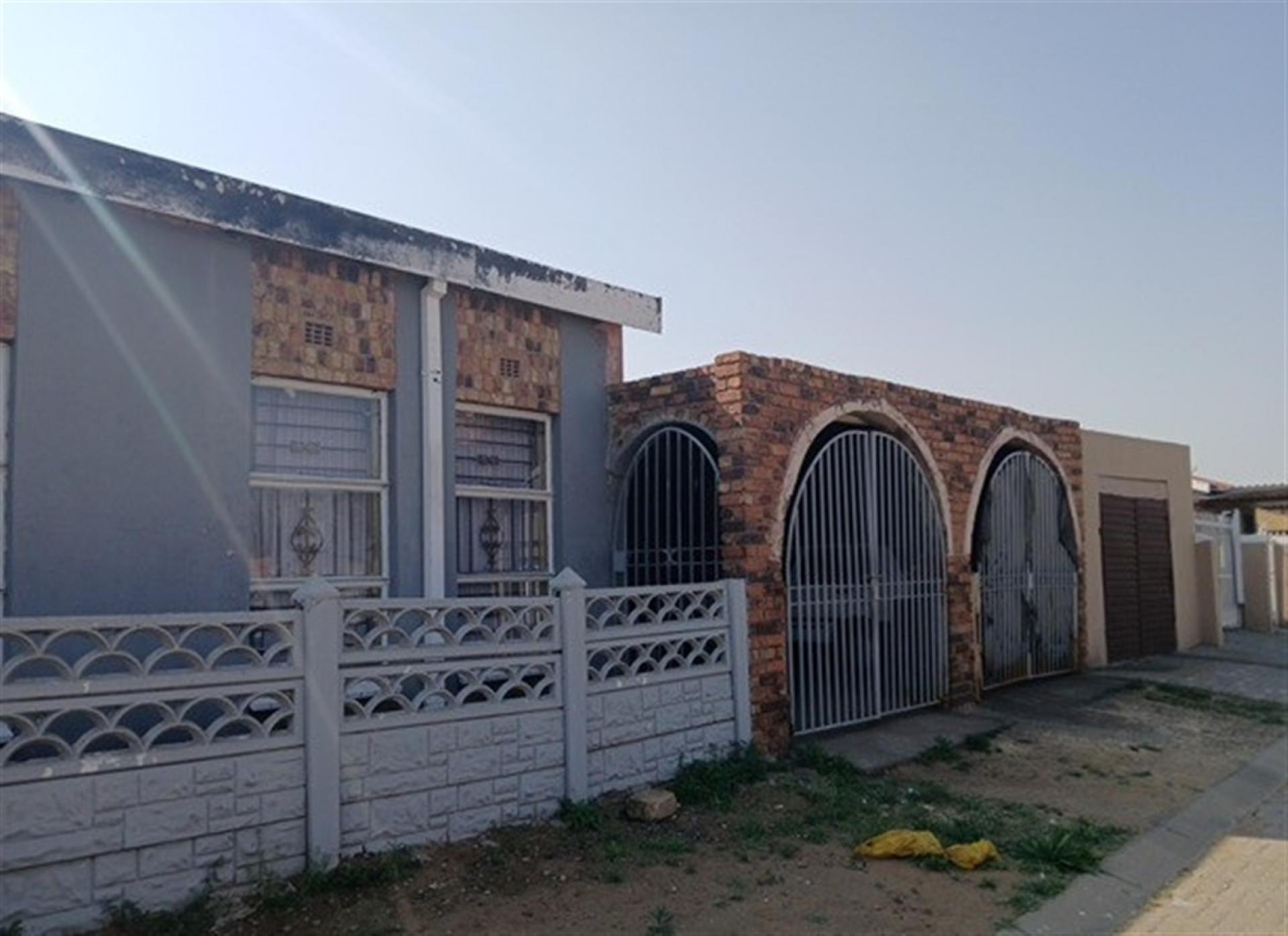 Front View of property in Zamdela