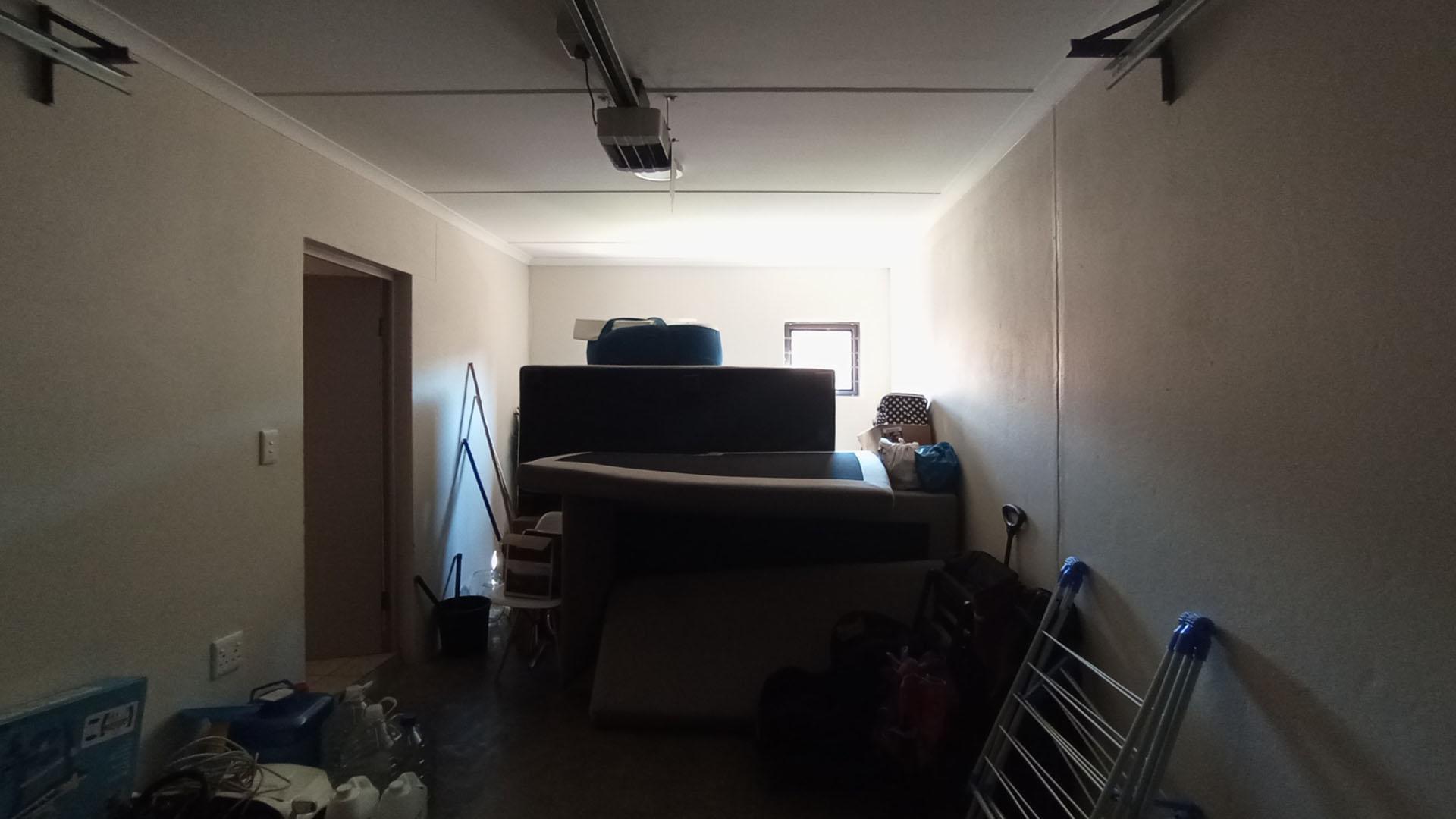 Rooms - 20 square meters of property in Equestria