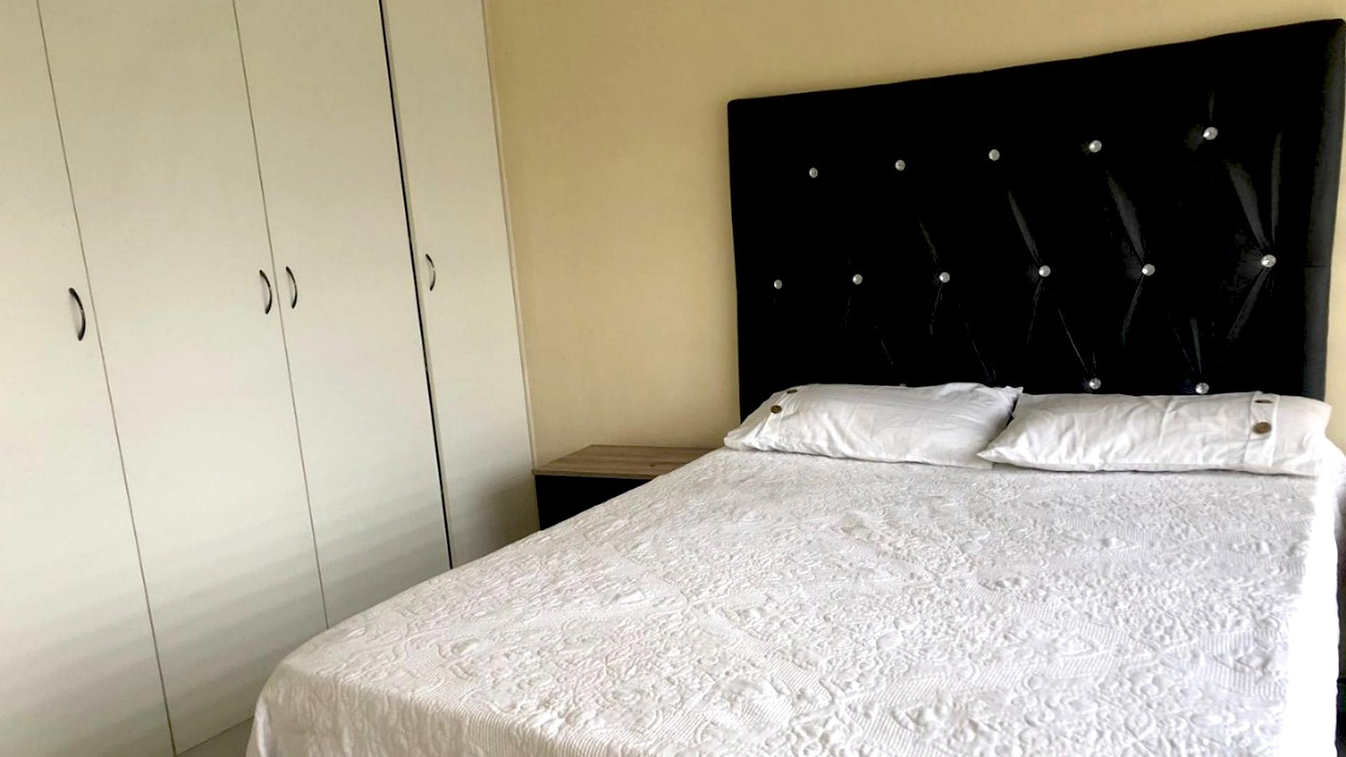 Main Bedroom of property in Jackaroo Park