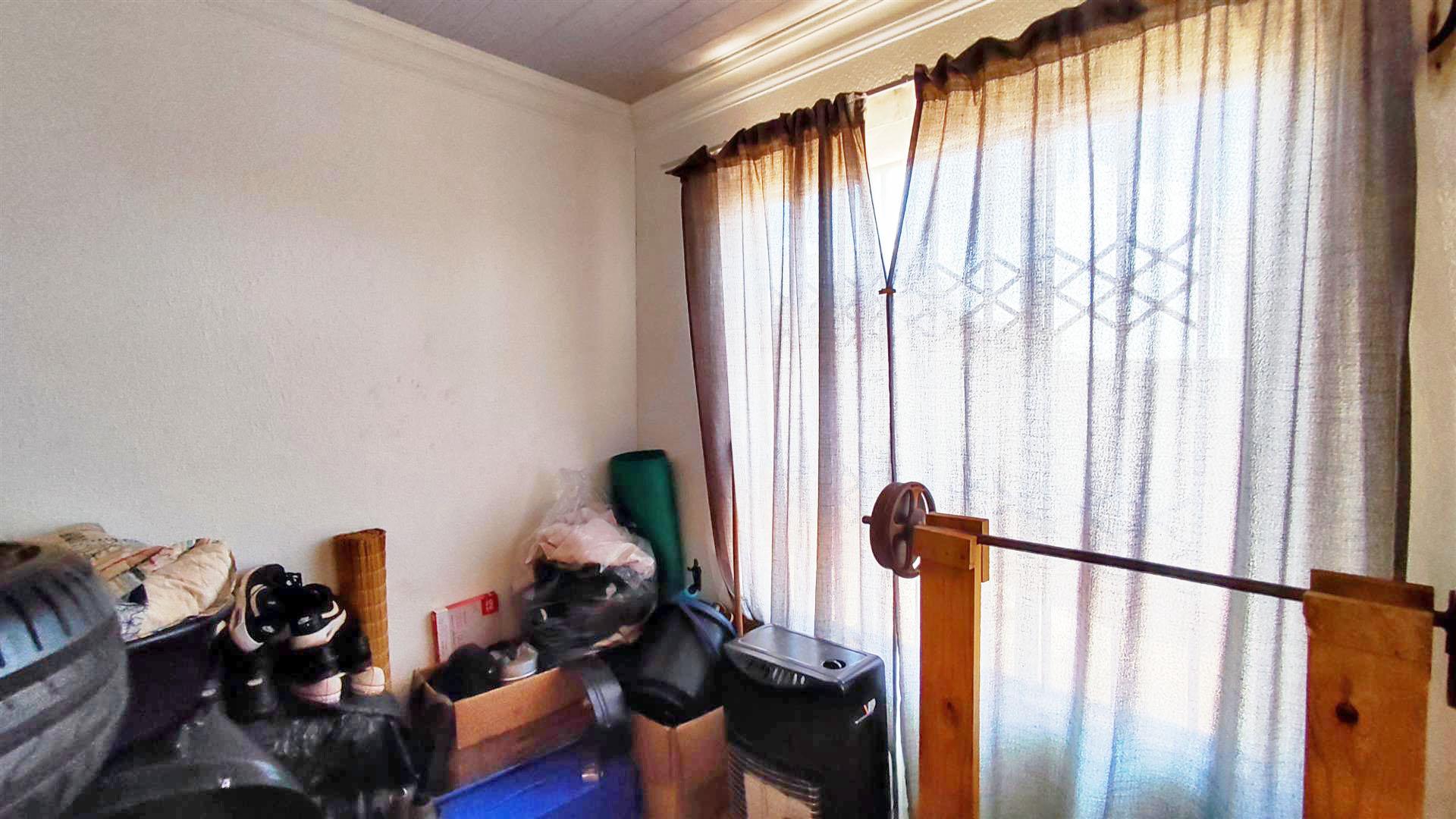 Bed Room 2 - 8 square meters of property in Mapleton