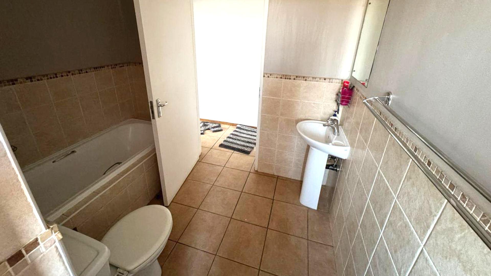 Bathroom 1 of property in Reyno Ridge