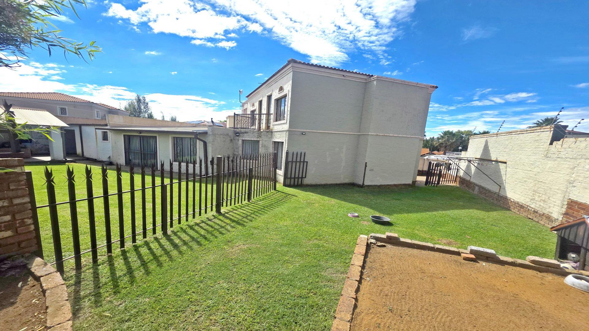 Backyard of property in Heidelberg - GP
