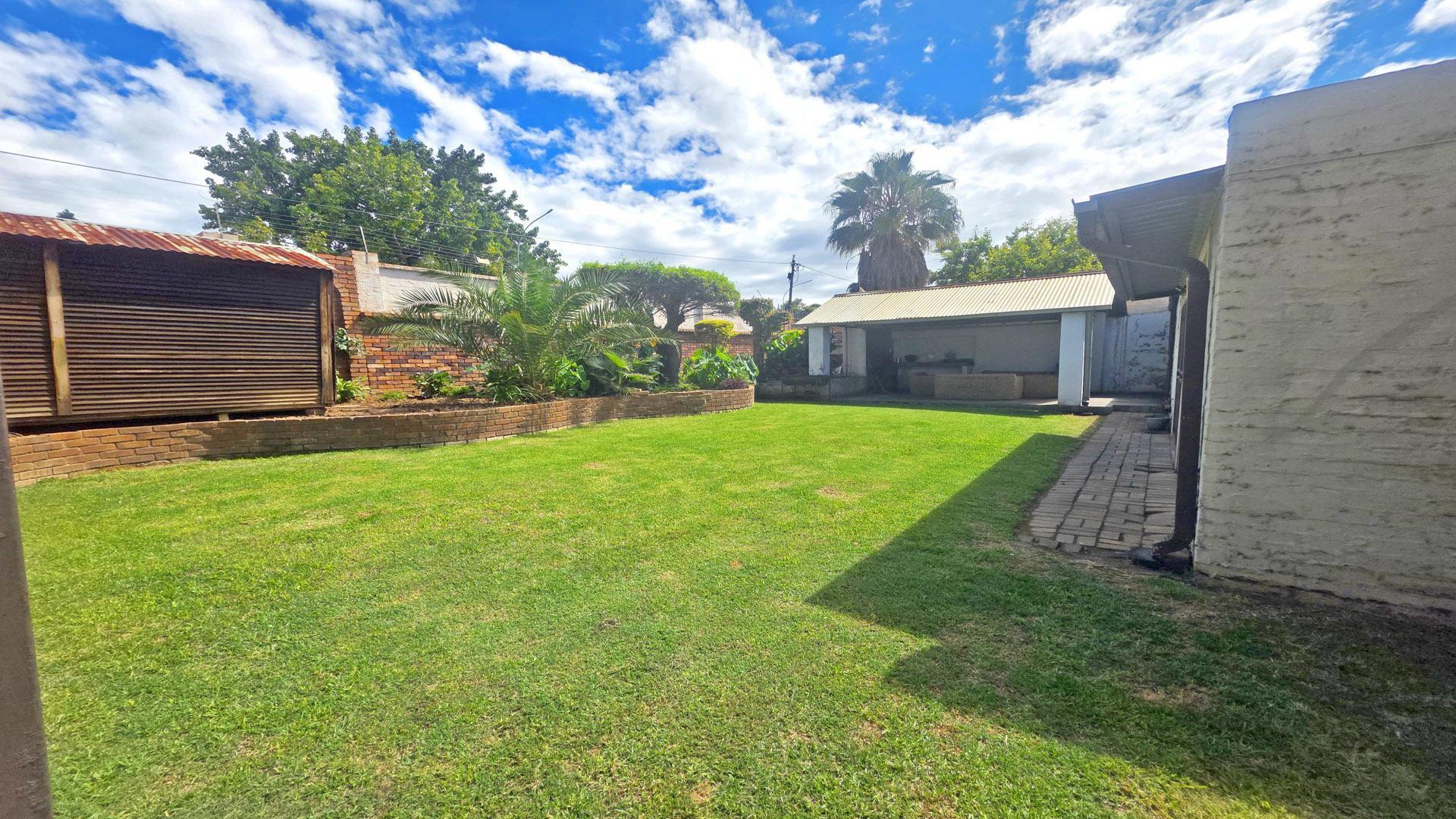 Backyard of property in Heidelberg - GP
