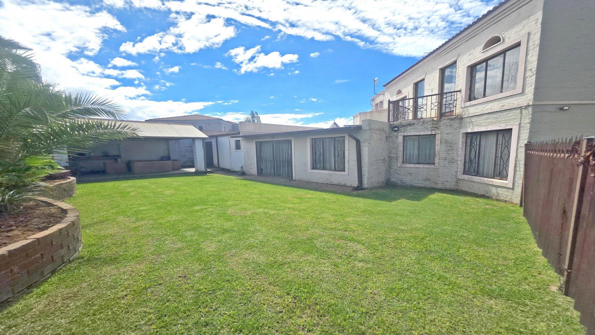 Backyard of property in Heidelberg - GP