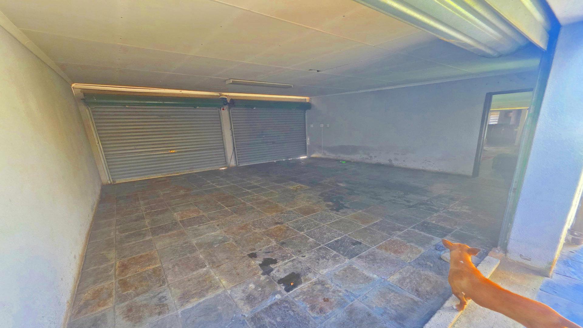 Garage of property in Heidelberg - GP