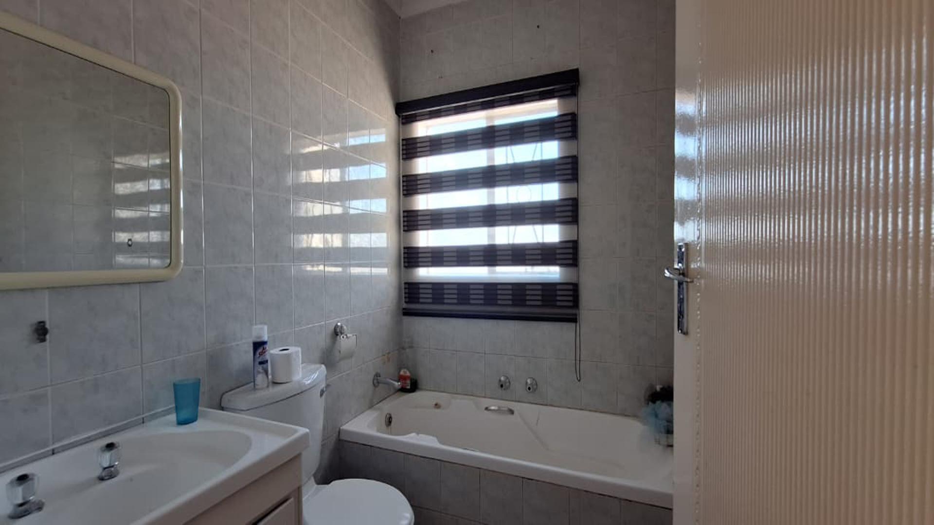 Main Bathroom - 5 square meters of property in Heidelberg - GP