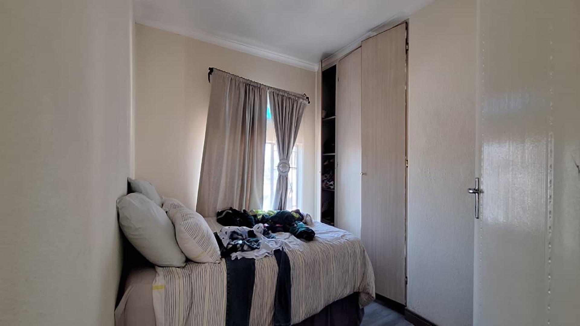 Bed Room 1 of property in Heidelberg - GP