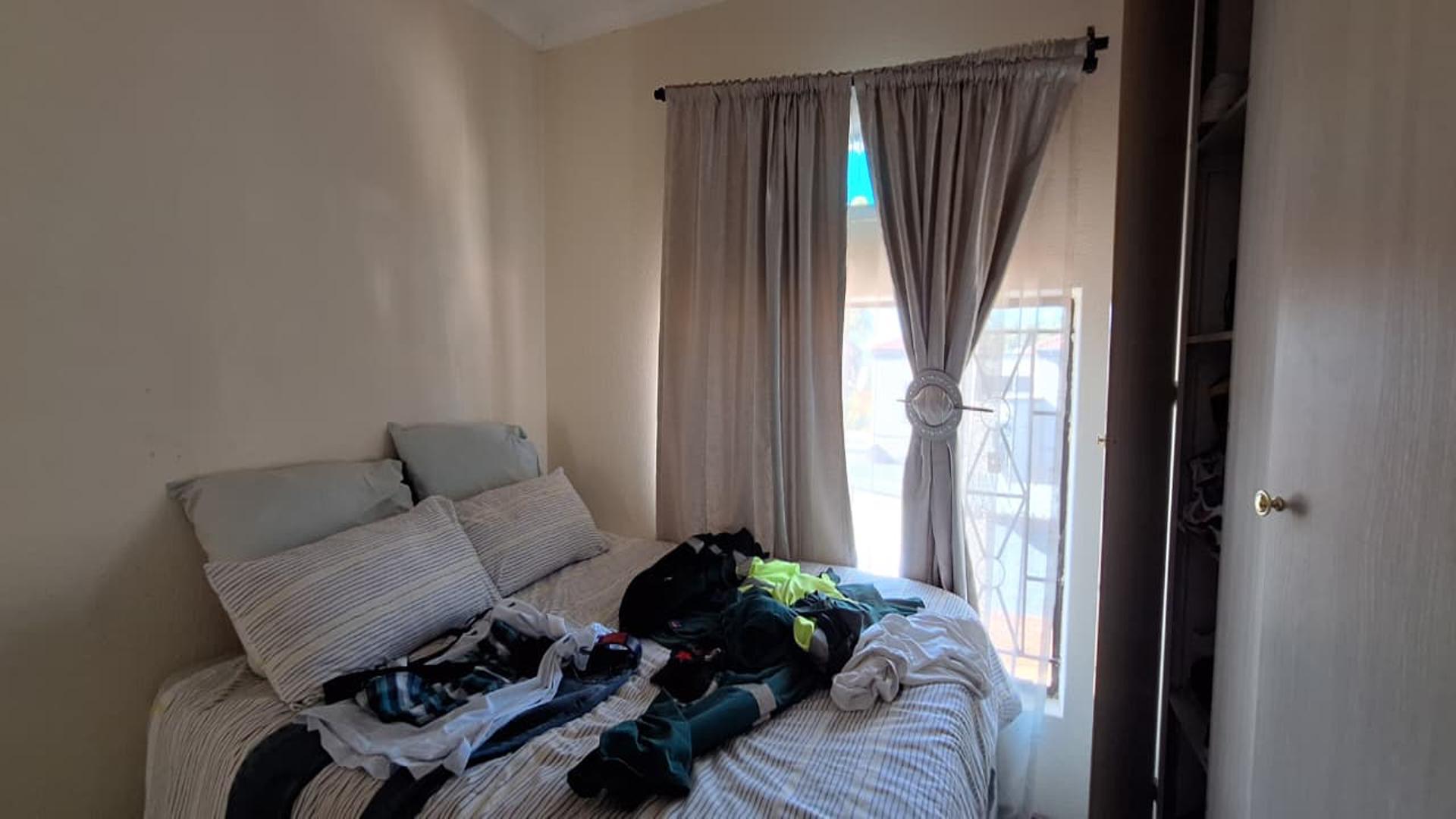 Bed Room 1 of property in Heidelberg - GP