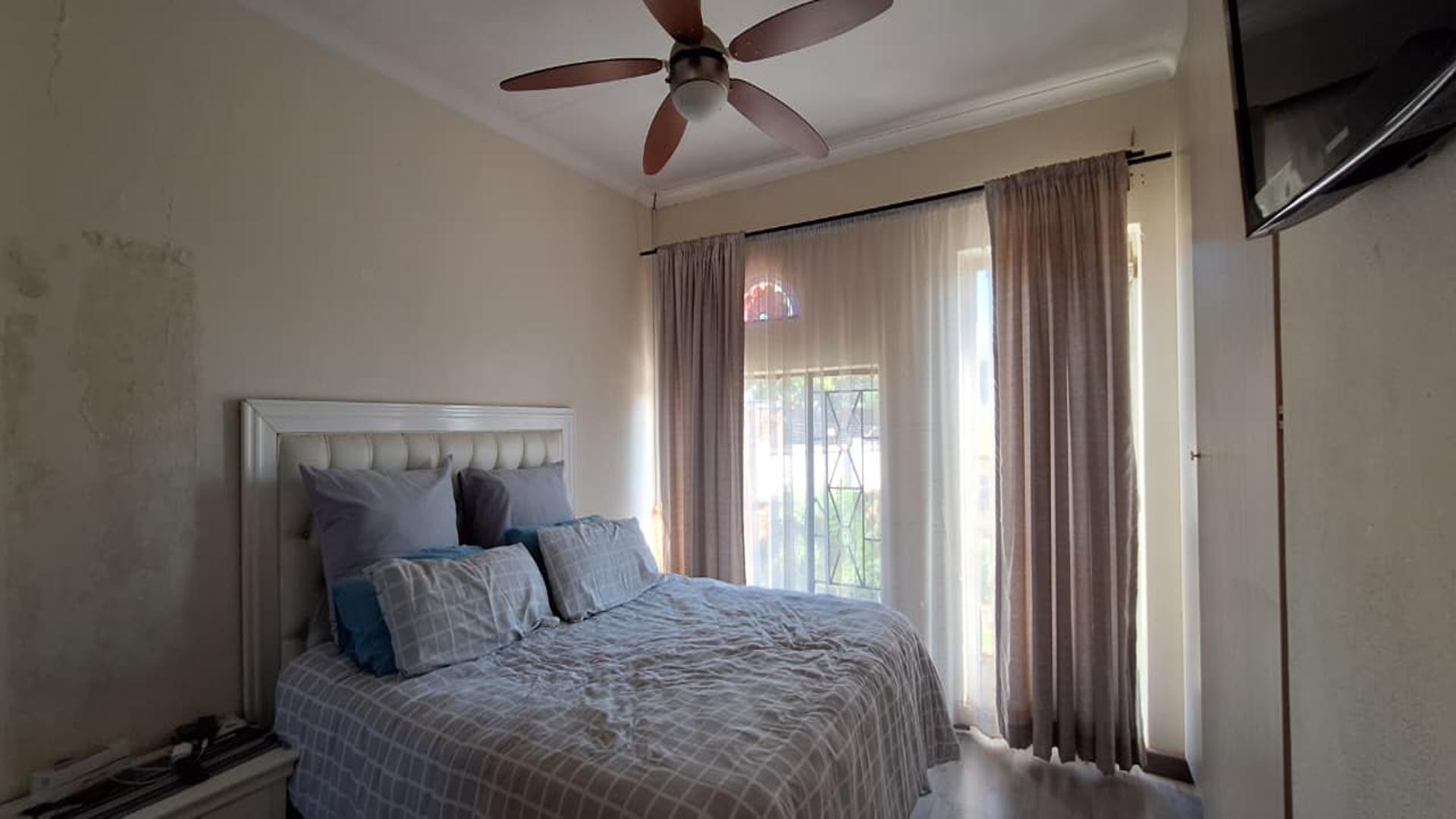 Main Bedroom - 15 square meters of property in Heidelberg - GP