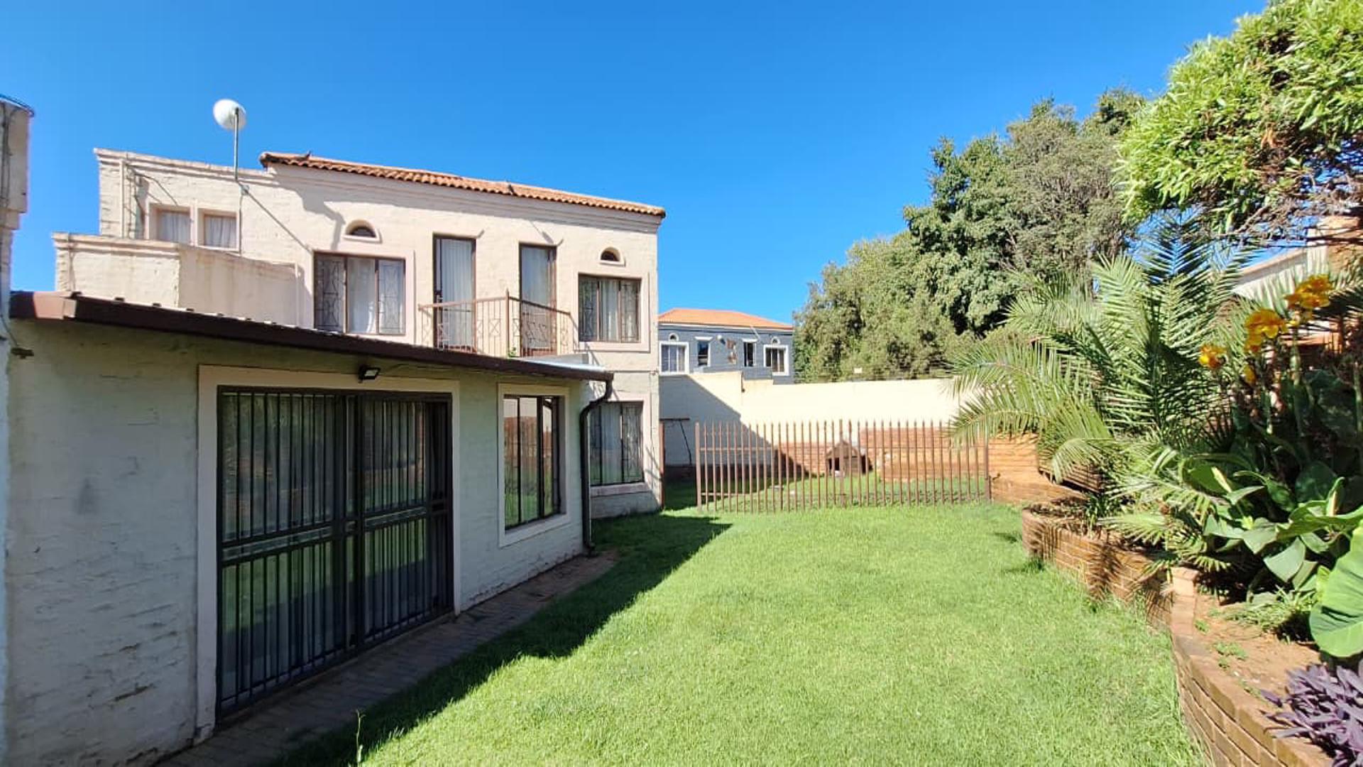 Backyard of property in Heidelberg - GP