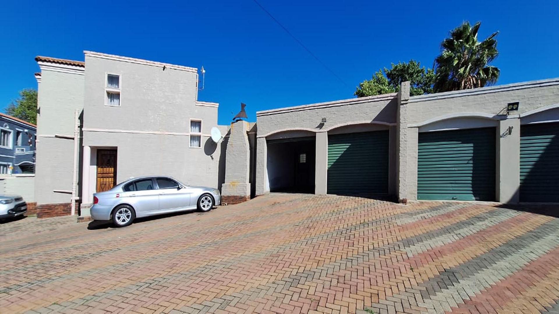 Front View of property in Heidelberg - GP