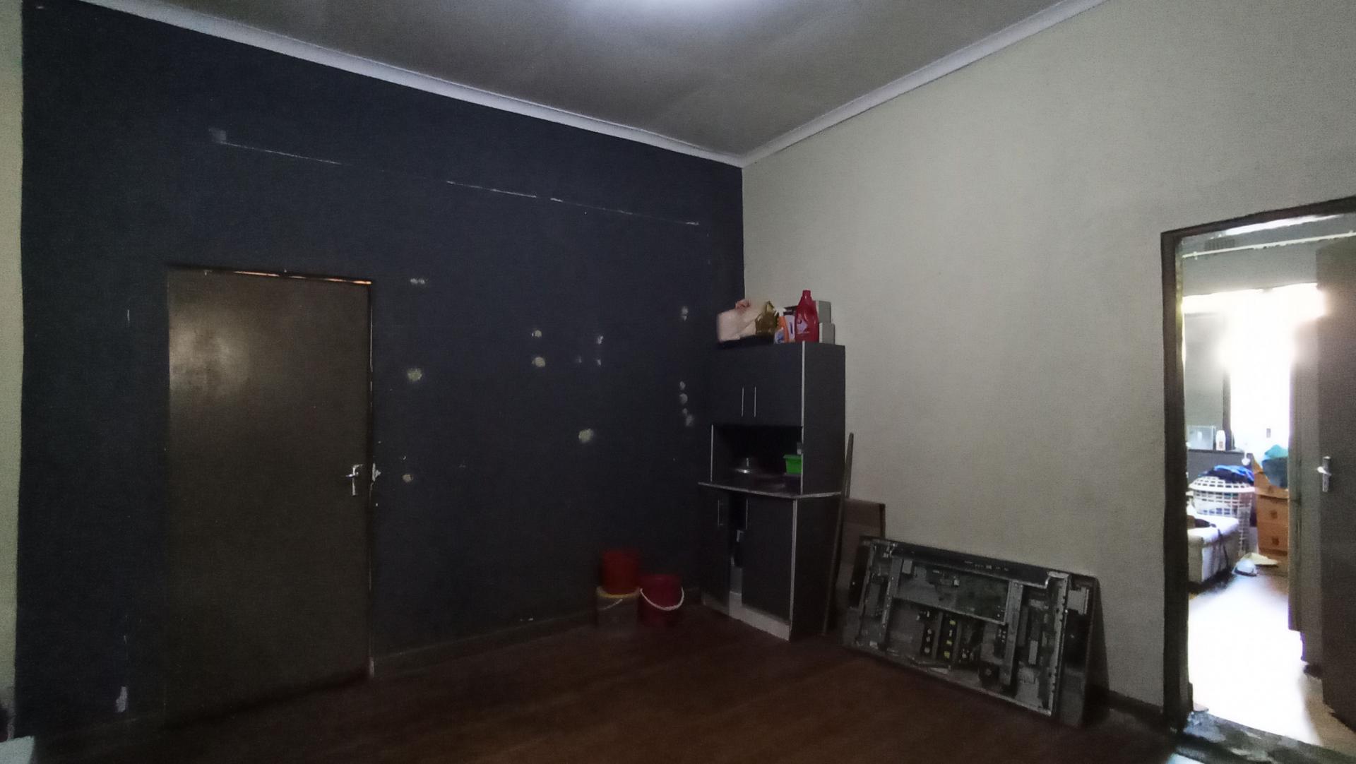 Spaces - 25 square meters of property in Bezuidenhout Valley