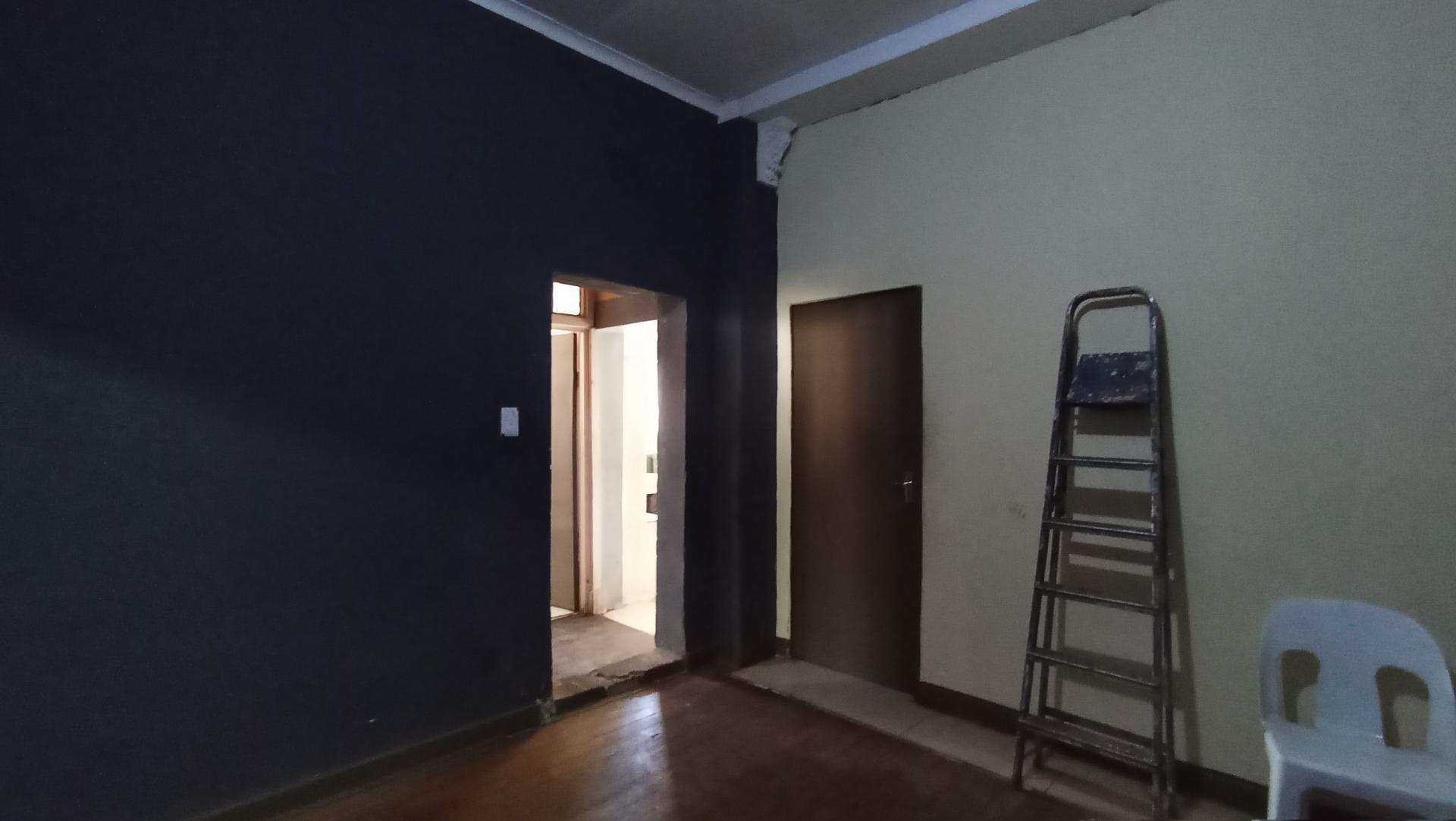 Spaces - 25 square meters of property in Bezuidenhout Valley