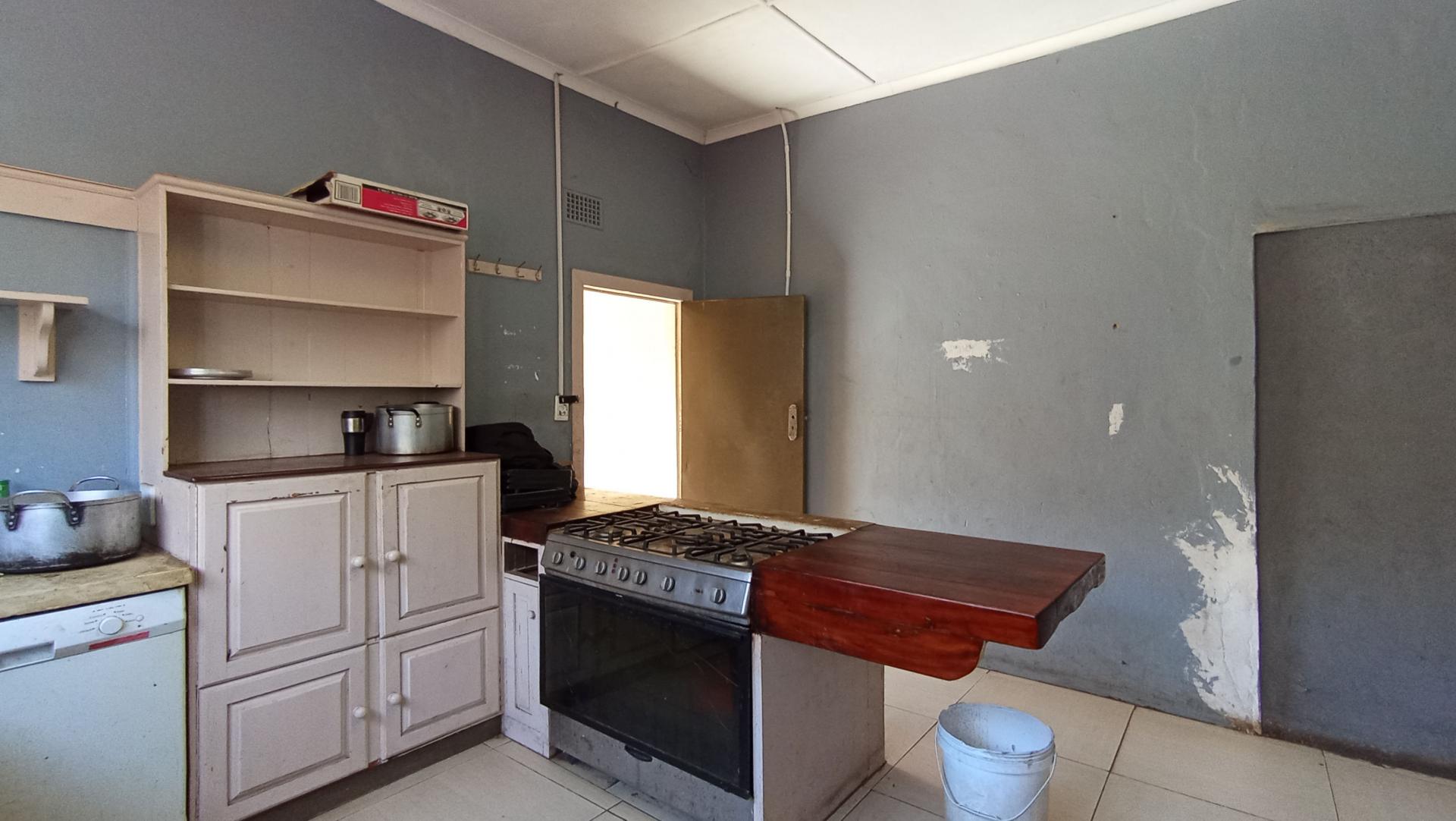 Kitchen - 17 square meters of property in Bezuidenhout Valley