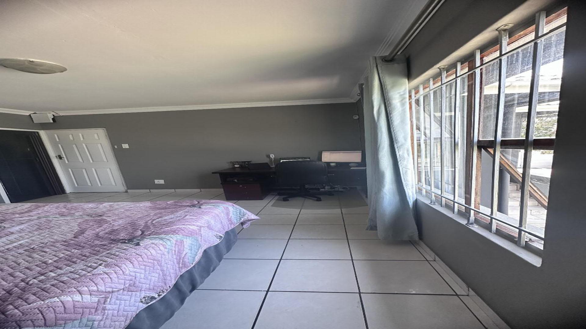 Main Bedroom - 22 square meters of property in Shallcross 