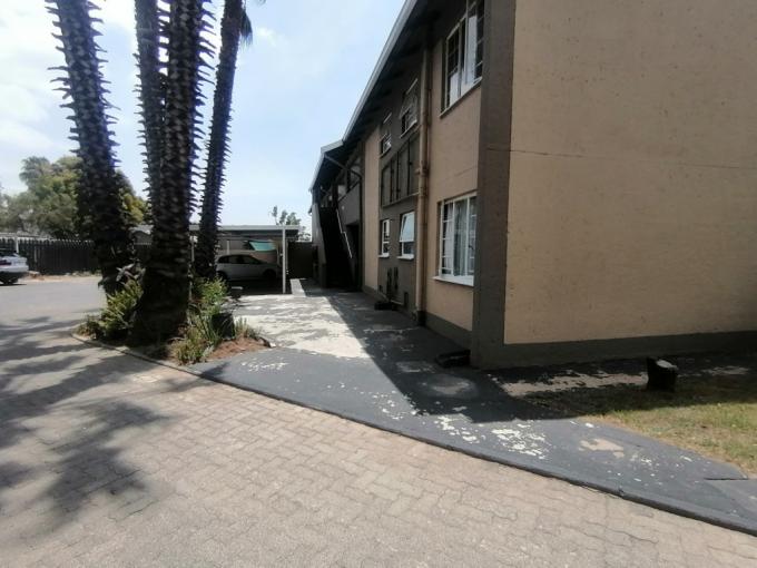 2 Bedroom Simplex for Sale For Sale in Verwoerdpark - MR658779