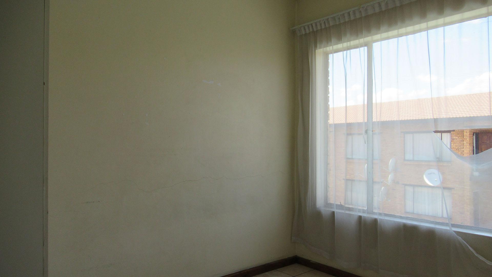 Bed Room 1 - 7 square meters of property in Meredale