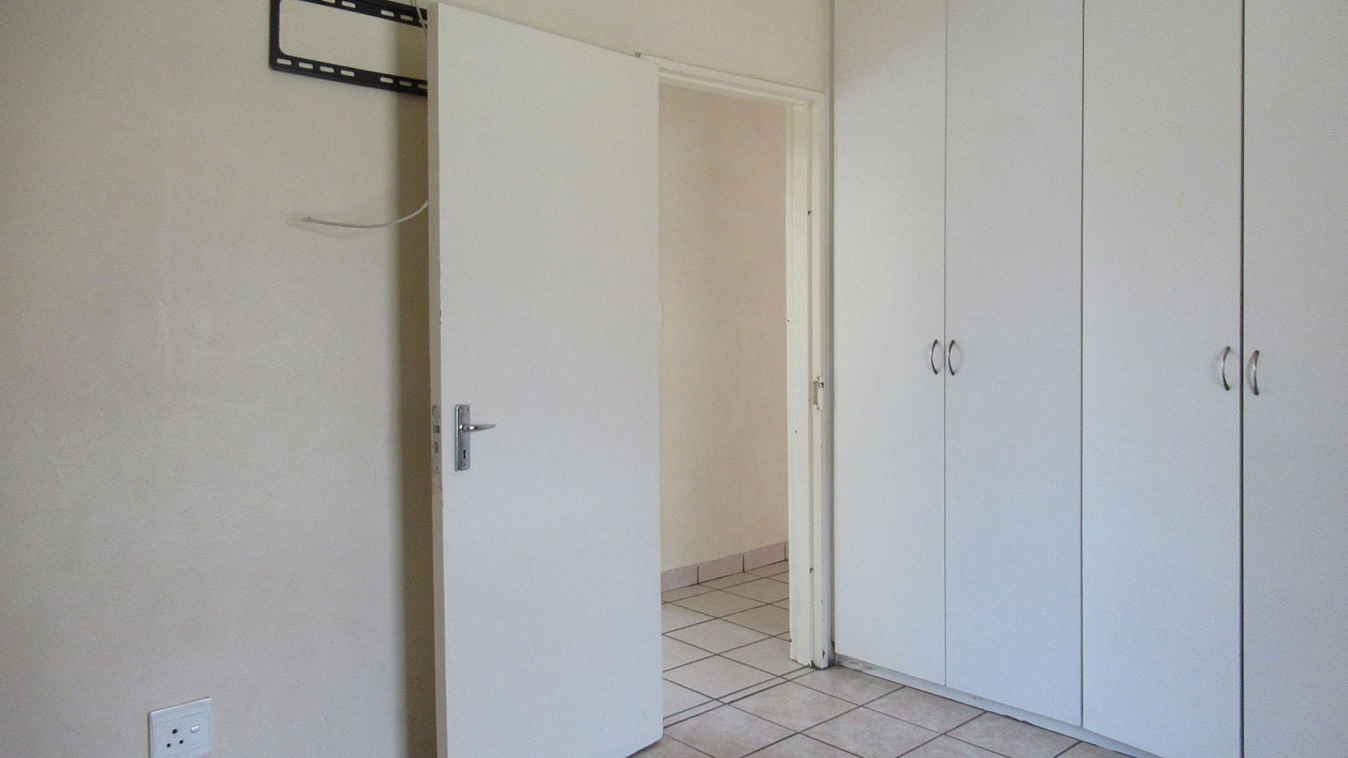 Bed Room 2 - 10 square meters of property in Meredale