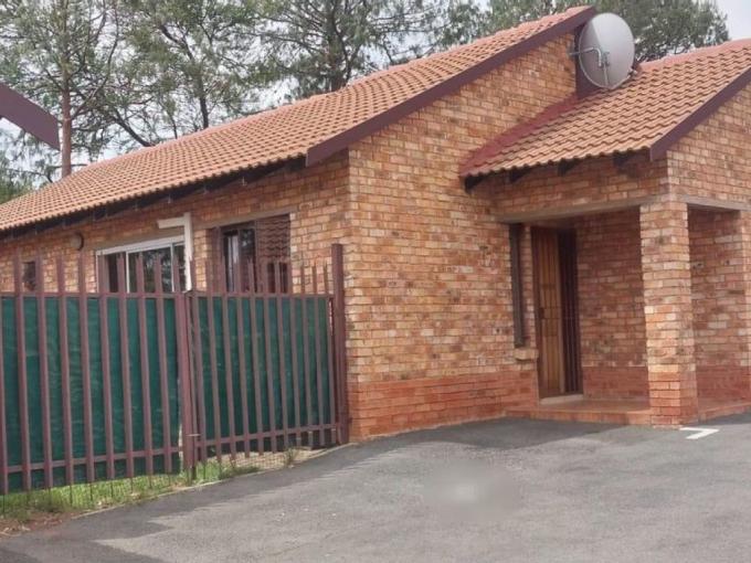 2 Bedroom House for Sale For Sale in Halfway Gardens - MR658973