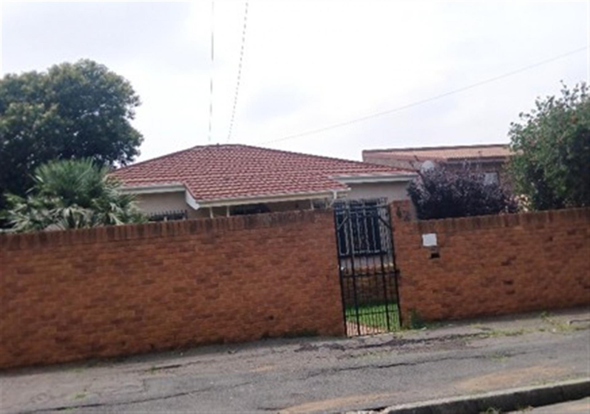 Front View of property in Primrose