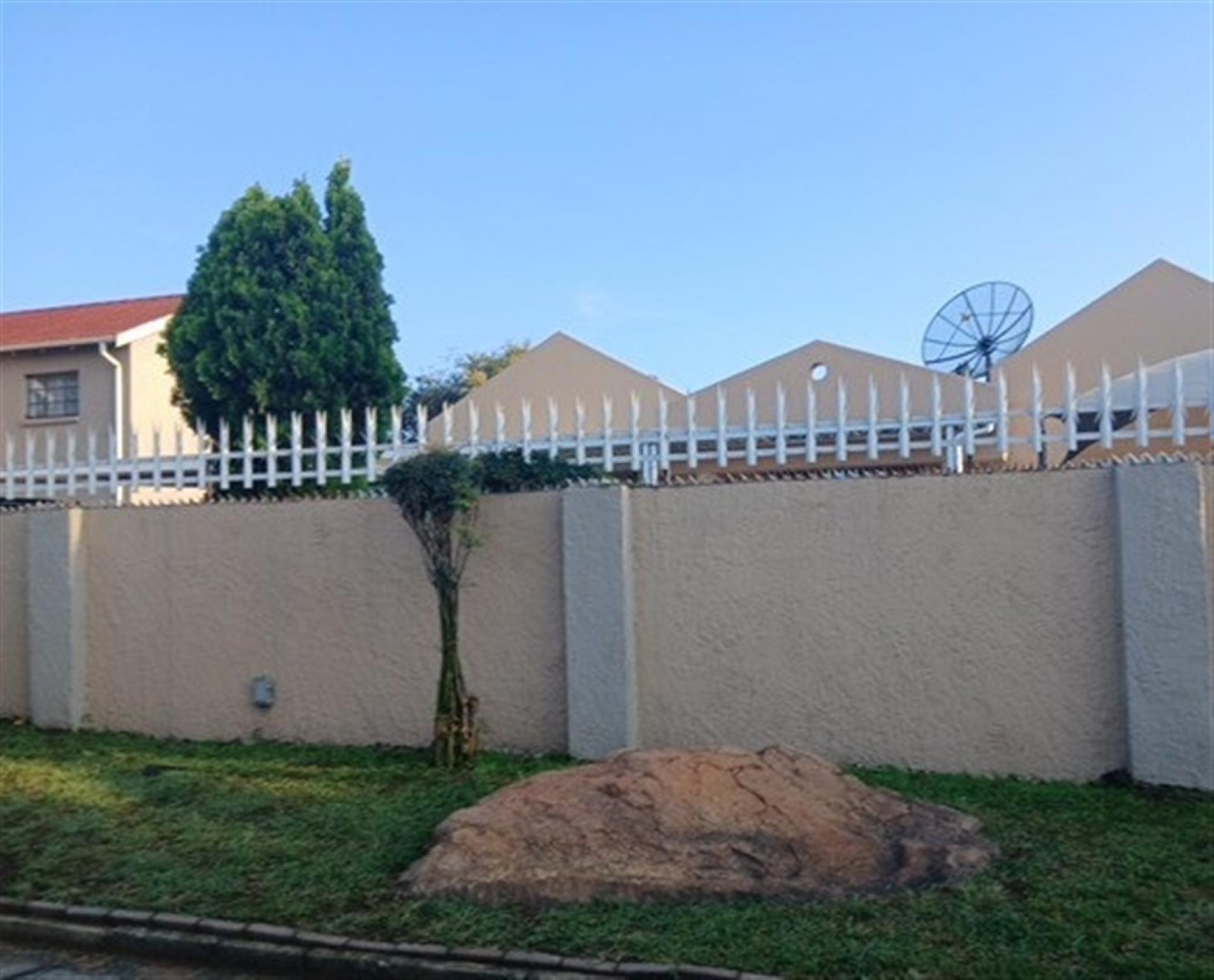 Front View of property in Oakdene