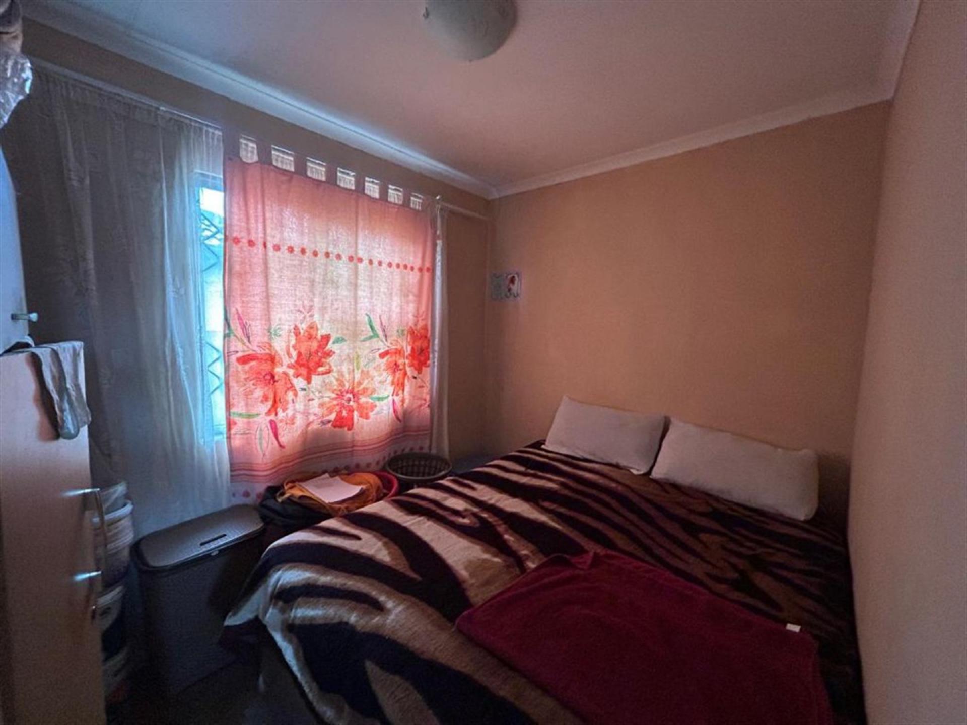 Bed Room 1 of property in Windmill Park