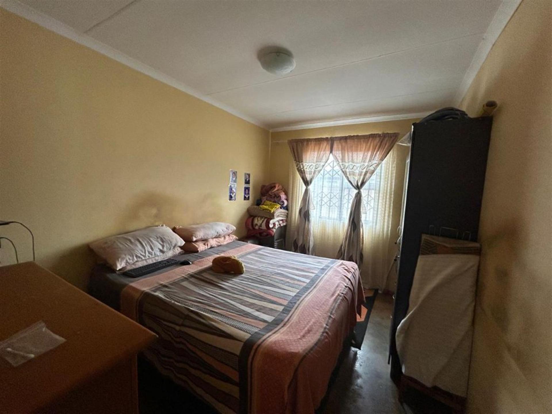 Main Bathroom of property in Windmill Park