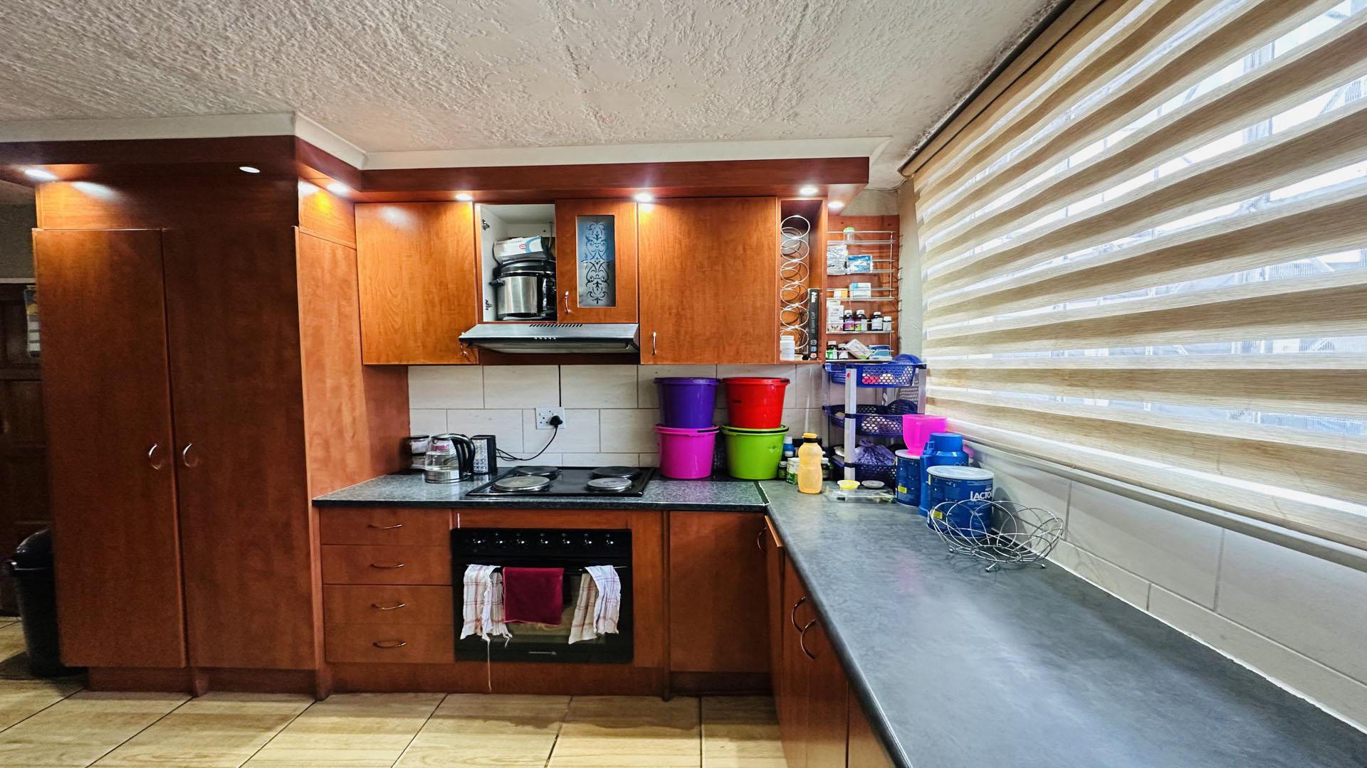 Kitchen of property in Symhurst