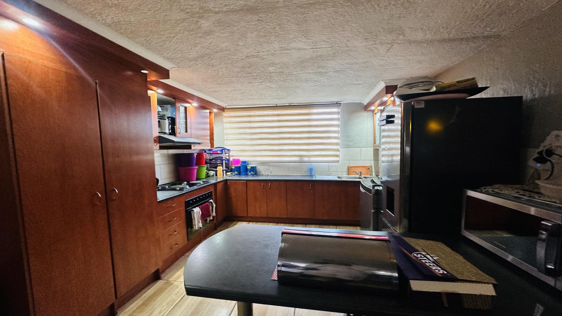 Kitchen of property in Symhurst