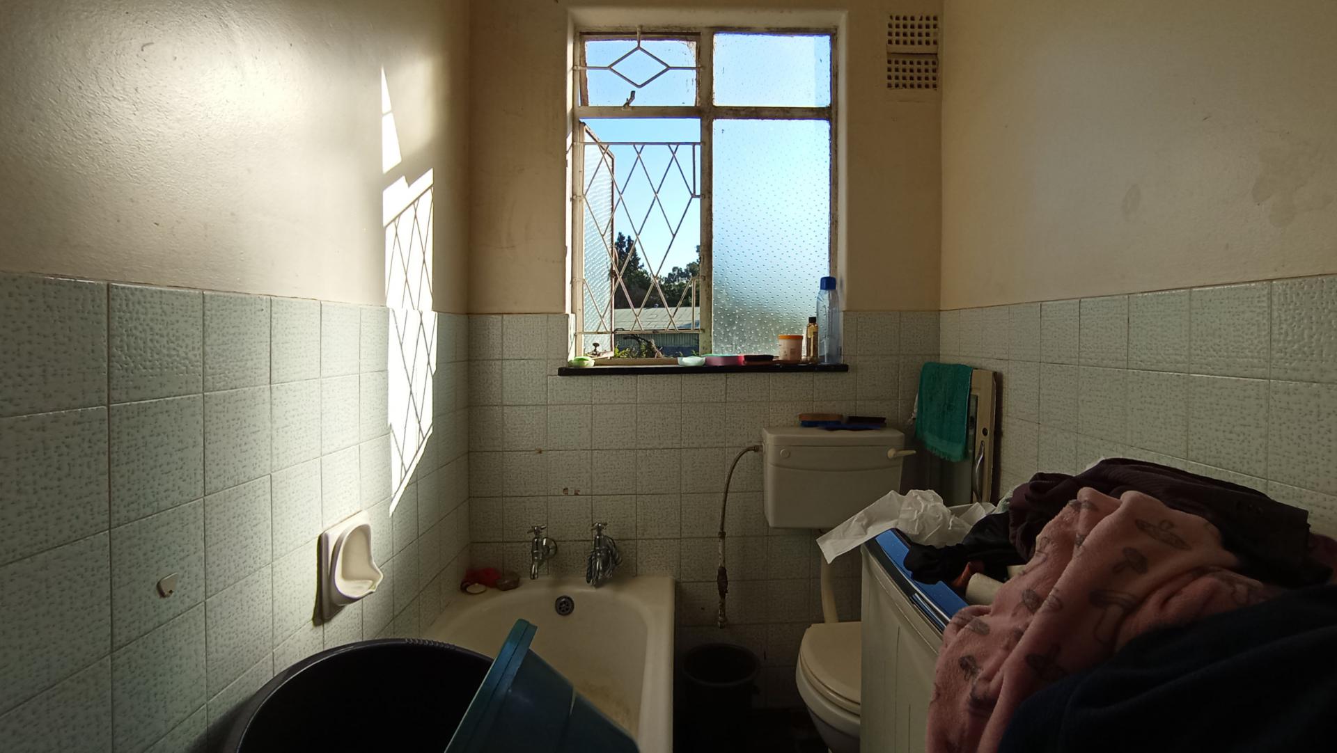 Bathroom 1 - 6 square meters of property in Germiston