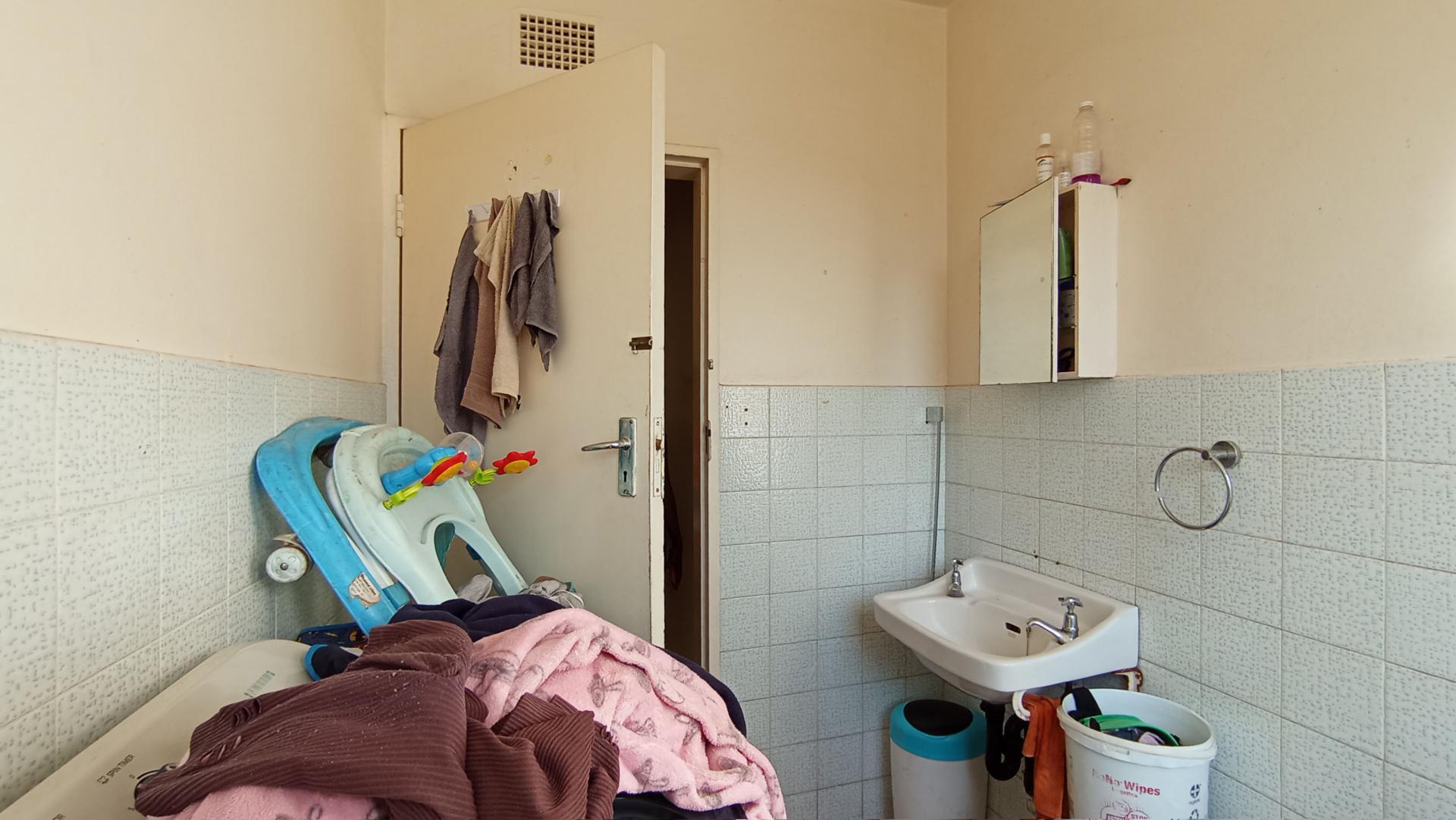 Bathroom 1 - 6 square meters of property in Germiston