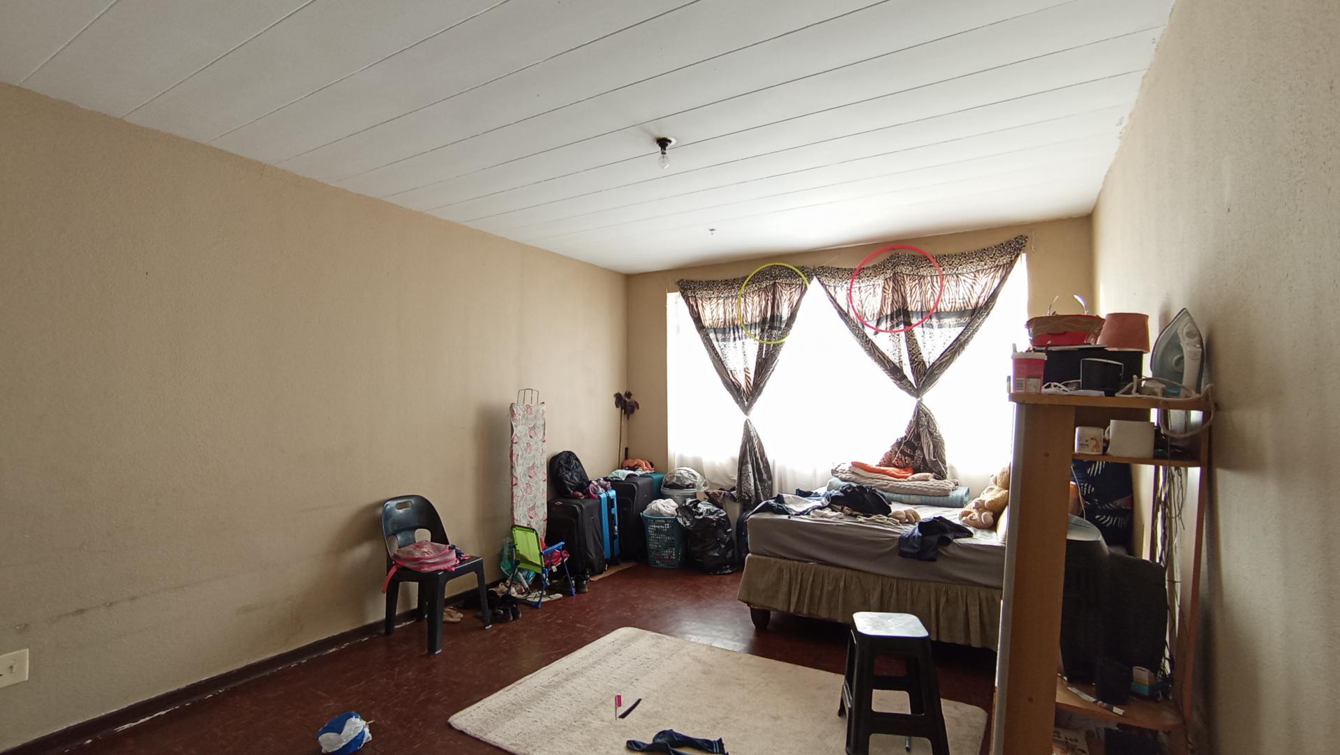 Bed Room 1 - 25 square meters of property in Germiston