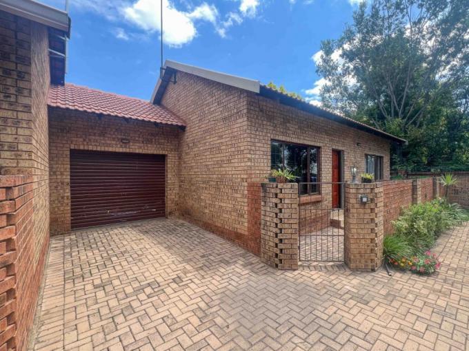 2 Bedroom Simplex for Sale For Sale in Middelburg - MP - MR659157