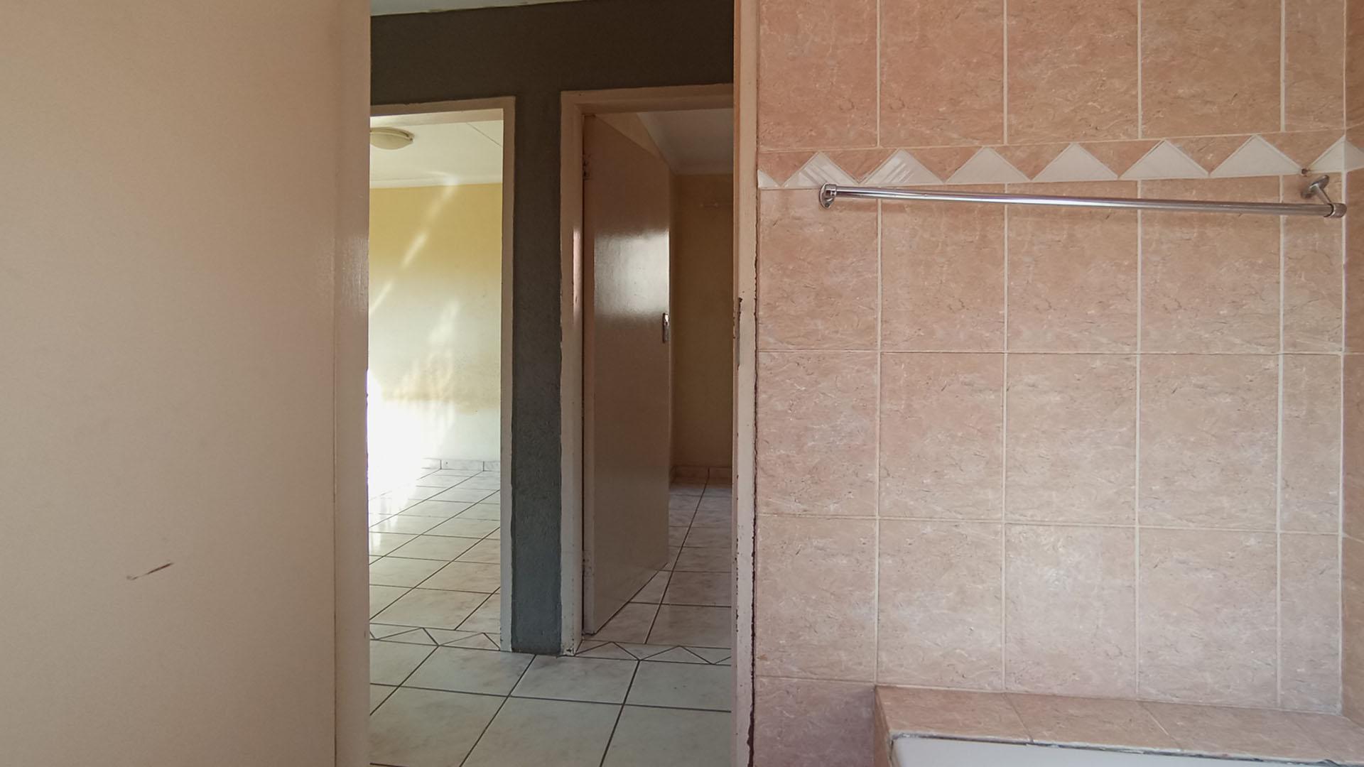 Bathroom 1 - 4 square meters of property in Soshanguve East