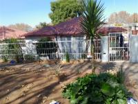 Front View of property in Bezuidenhout Valley