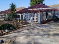 Front View of property in Bezuidenhout Valley