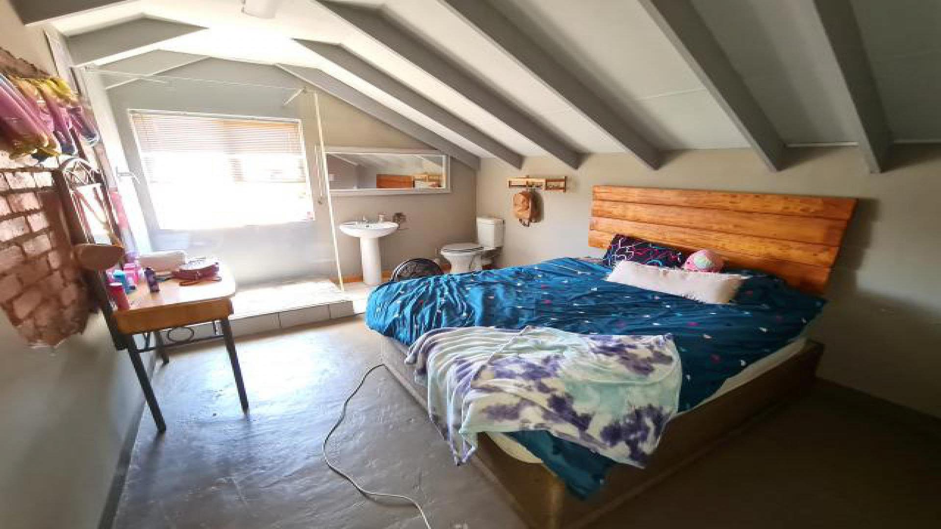 Bed Room 2 of property in Jeffrey's Bay