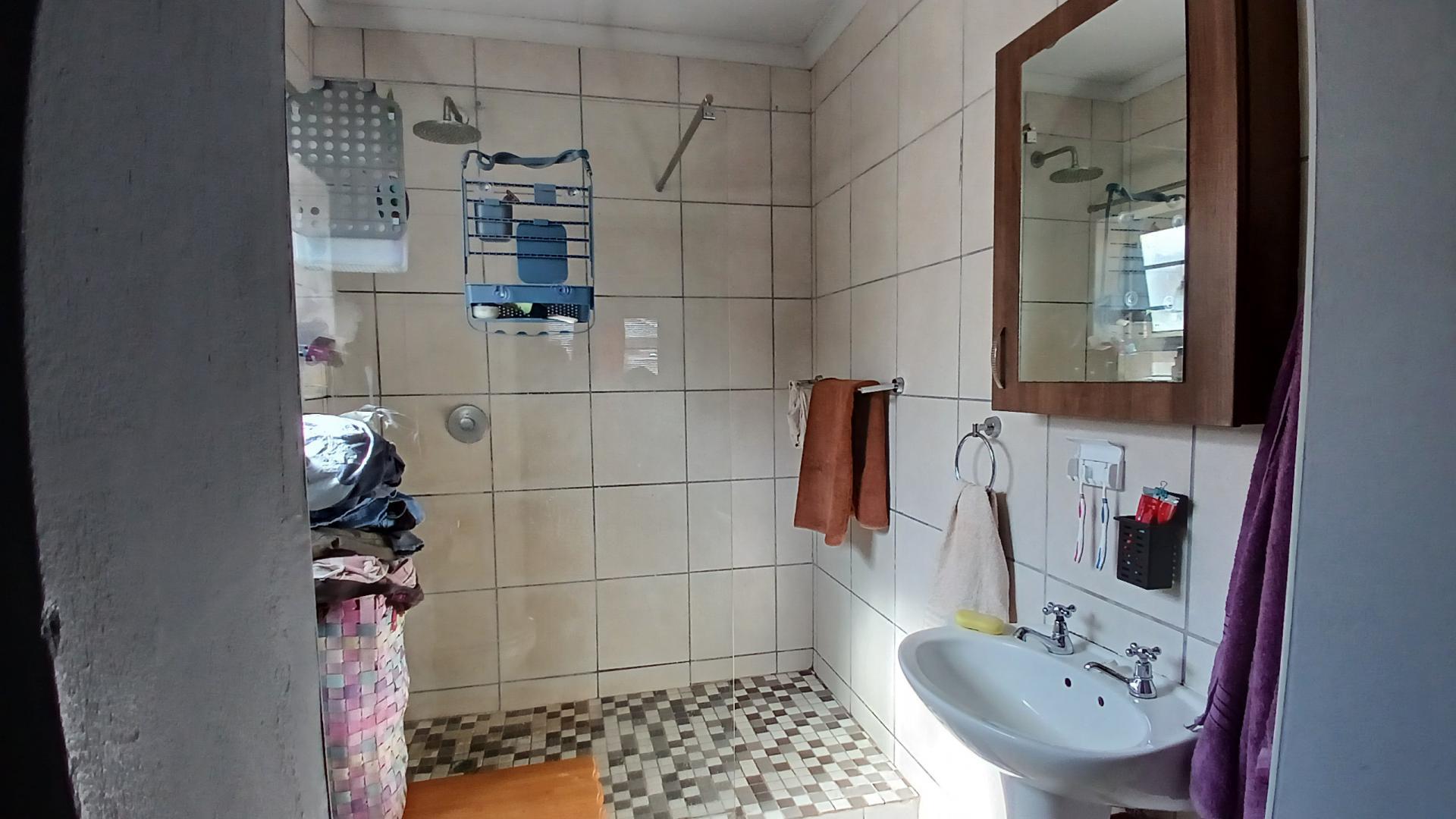 Bathroom 3+ of property in Jeffrey's Bay