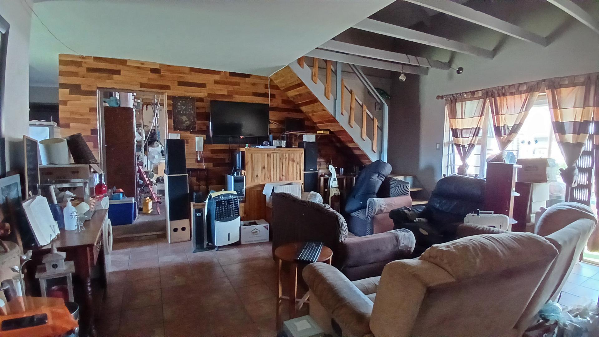 Lounges of property in Jeffrey's Bay